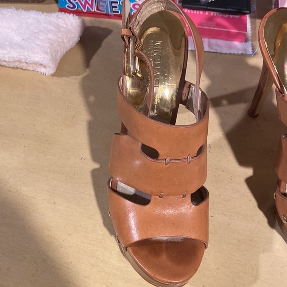 Michael Kors platform - Picture 2 of 3